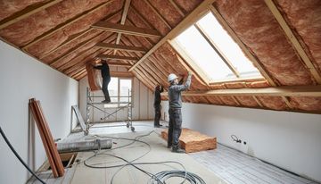 Isoler sa toiture : comparatif 2026 des 4 techniques